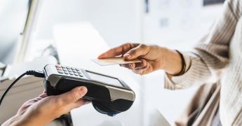 jak płacić za granicą