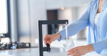 jak oszczędzać wodę w domu