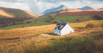 zalety mieszkania na wsi